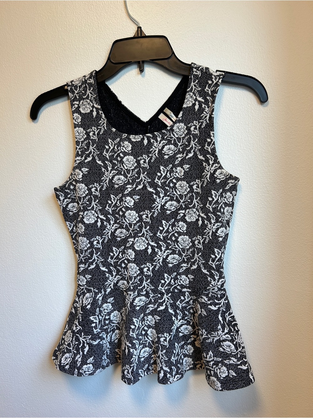 Sleeveless Black & White Floral Knit Top by Frenchi